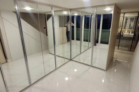 Condo in Bangkok, Thailand, 4 bedrooms  № 143145 - photo 9
