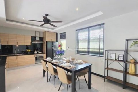 House in Bang Lamung, Thailand 4 bedrooms № 123507 - photo 6