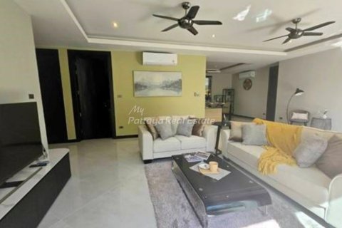 House in Bang Lamung, Thailand 4 bedrooms № 123507 - photo 14