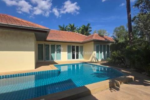 House in Bang Lamung, Thailand 4 bedrooms № 123507 - photo 1