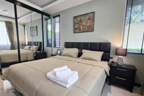 House in Bang Lamung, Thailand 4 bedrooms № 123507 - photo 16