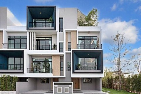 Таунхаус в Лат Пхрау, Бангкок, Таиланд с 3 спальнями № 101963 - фото 1