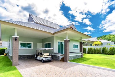 Вилла в Хуа Хине, Таиланд с 3 спальнями  № 101968 - фото 1