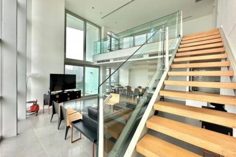 Кондоминиум с 4 спальнями в Кхлонг Сане, Бангкок, Таиланд № 123666 - фото 2