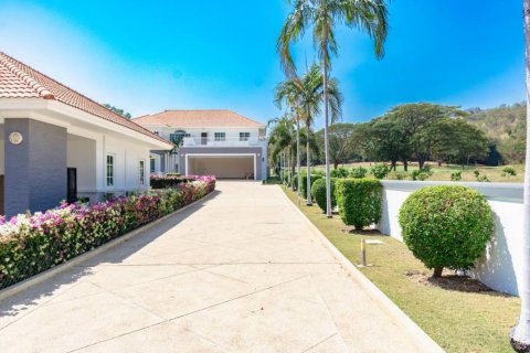 Villa in Cha-am, Thailand 7 bedrooms № 119849 - photo 1