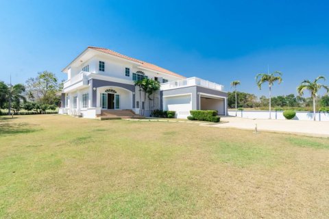 Villa in Cha-am, Thailand 7 bedrooms № 119849 - photo 2