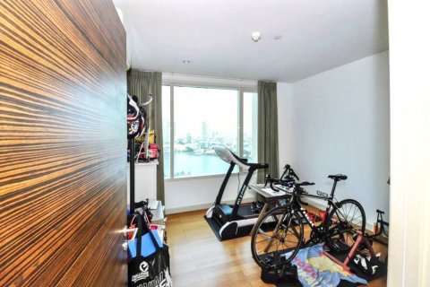 Condo in Bangkok, Thailand, 3 bedrooms  № 132856 - photo 4