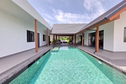 Дом в Паттайе, Таиланд с 4 спальнями  № 130500 - фото 1