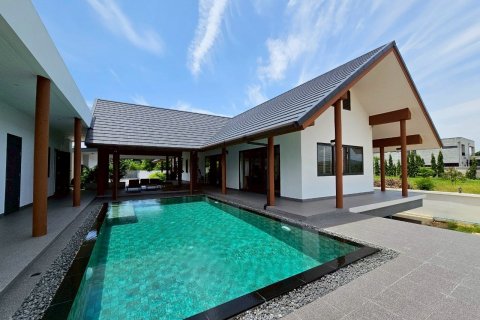 Дом в Паттайе, Таиланд с 4 спальнями  № 130500 - фото 2