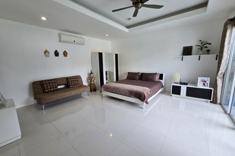 House in Bang Lamung, Thailand 4 bedrooms № 130496 - photo 25