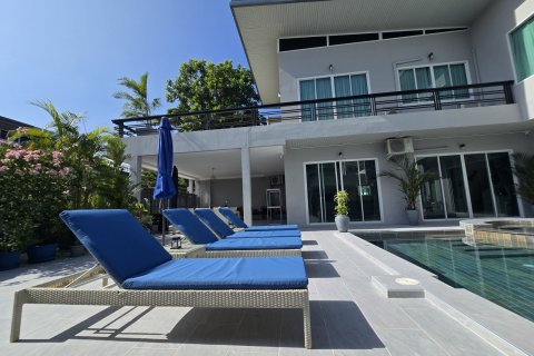 House in Bang Lamung, Thailand 4 bedrooms № 130496 - photo 7