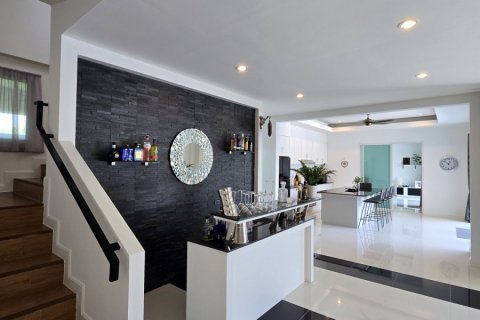 House in Bang Lamung, Thailand 4 bedrooms № 130496 - photo 15