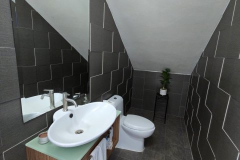 House in Bang Lamung, Thailand 4 bedrooms № 130496 - photo 13