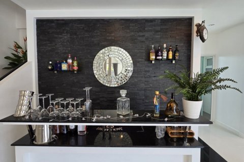 House in Bang Lamung, Thailand 4 bedrooms № 130496 - photo 16