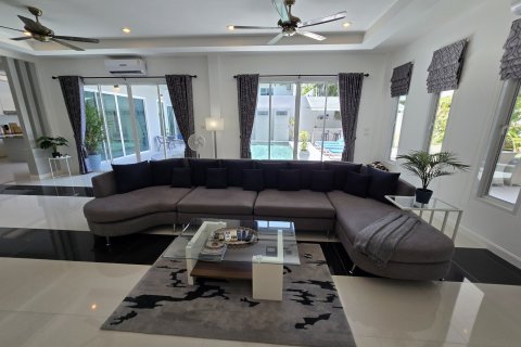 House in Bang Lamung, Thailand 4 bedrooms № 130496 - photo 21