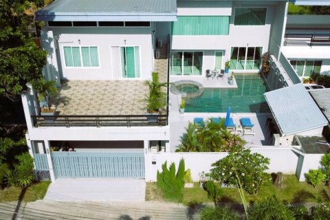 House in Bang Lamung, Thailand 4 bedrooms № 130496 - photo 1