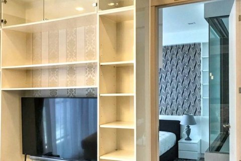 Condo in Bangkok, Thailand, 1 bedroom  № 126667 - photo 1