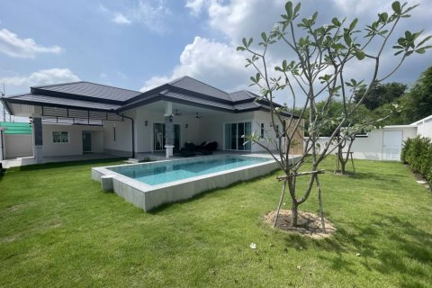 Вилла в Хуа Хине, Таиланд с 3 спальнями  № 100587 - фото 1