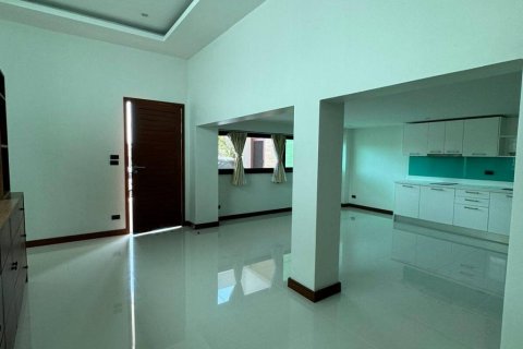 Вилла в Паклоке, Таиланд с 5 спальнями  № 85813 - фото 8