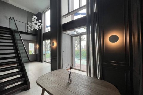 Дуплекс в Пхракханонге, Бангкок, Таиланд с 2 спальнями  № 86161 - фото 1