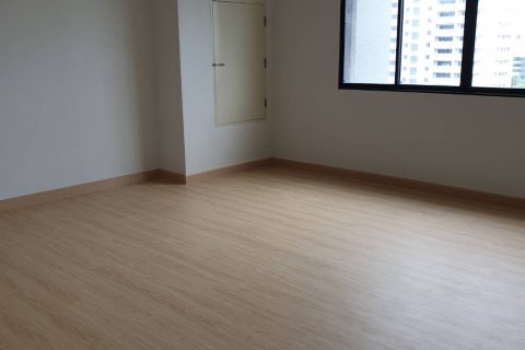 Condo in Bangkok, Thailand, 2 bedrooms  № 143603 - photo 3