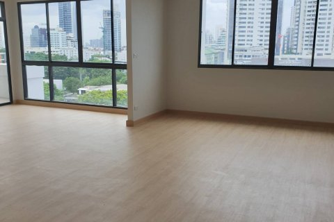 Condo in Bangkok, Thailand, 2 bedrooms  № 143603 - photo 2