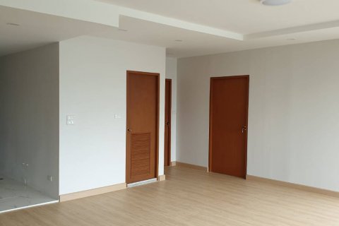 Condo in Bangkok, Thailand, 2 bedrooms  № 143603 - photo 4