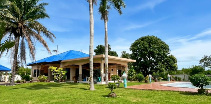 Villa in Hua Hin, Thailand 4 bedrooms № 132866