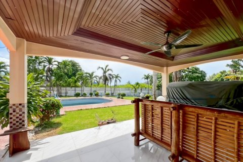 Villa in Hua Hin, Thailand 4 bedrooms № 132866 - photo 10