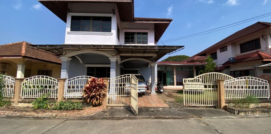 House in Chiang Mai, Thailand 4 bedrooms № 119914