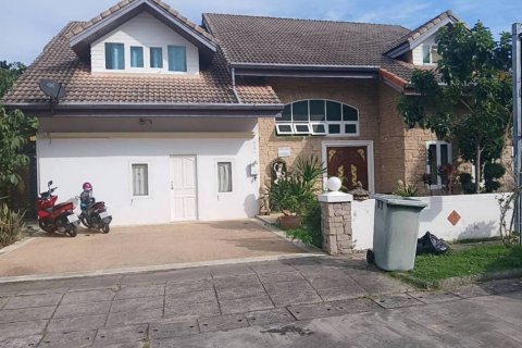 House in Chalong, Thailand 4 bedrooms № 85960 - photo 1