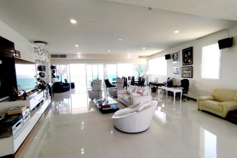 Condo in Pattaya, Thailand, 4 bedrooms  № 130097 - photo 13