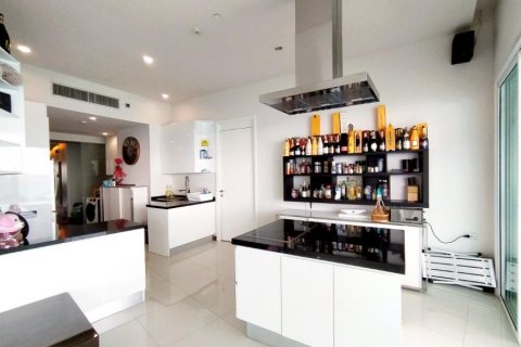 Condo in Pattaya, Thailand, 4 bedrooms  № 130097 - photo 8