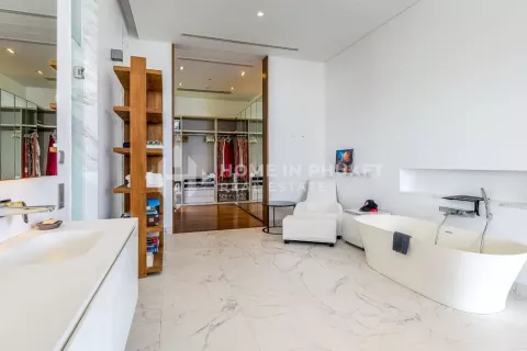 Condo in Phuket, Thailand, 4 bedrooms  № 131502 - photo 28