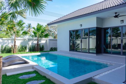 Villa in Hua Hin, Thailand 3 bedrooms № 124627 - photo 1