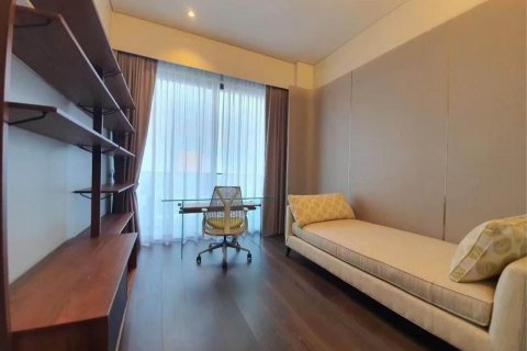 Condo in Watthana, Bangkok, Thailand, 3 bedrooms  № 123684 - photo 13