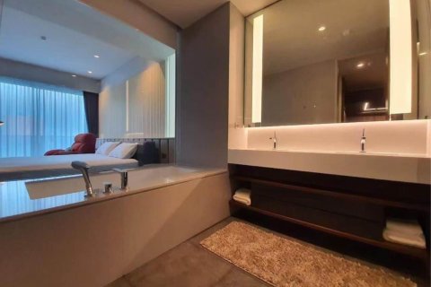 Condo in Watthana, Bangkok, Thailand, 3 bedrooms  № 123684 - photo 17