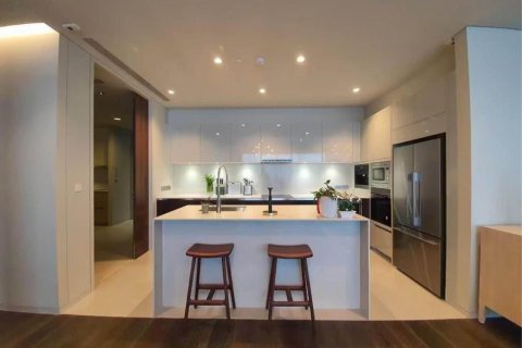 Condo in Watthana, Bangkok, Thailand, 3 bedrooms  № 123684 - photo 9