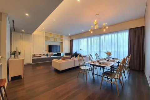 Condo in Watthana, Bangkok, Thailand, 3 bedrooms  № 123684 - photo 12