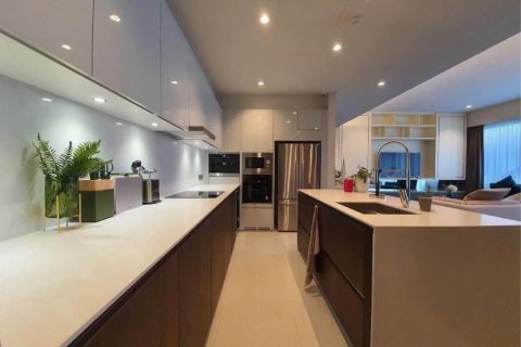 Condo in Watthana, Bangkok, Thailand, 3 bedrooms  № 123684 - photo 8