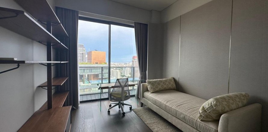 Condo in Watthana, Bangkok, Thailand, 3 bedrooms  № 123685