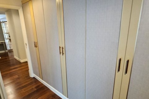 Condo in Watthana, Bangkok, Thailand, 3 bedrooms  № 123682 - photo 12