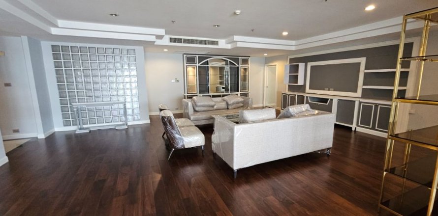 Condo in Watthana, Bangkok, Thailand, 3 bedrooms  № 123682