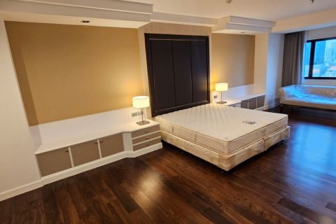 Condo in Watthana, Bangkok, Thailand, 3 bedrooms  № 123682 - photo 13