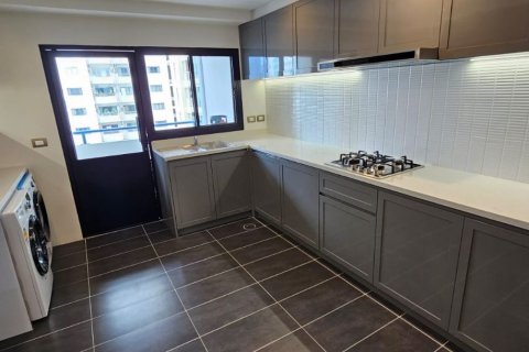 Condo in Watthana, Bangkok, Thailand, 3 bedrooms  № 123682 - photo 4