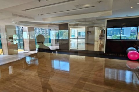 Condo in Watthana, Bangkok, Thailand, 3 bedrooms  № 123682 - photo 23