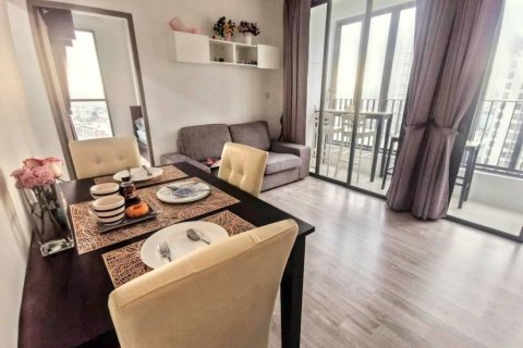 Кондоминиум с 2 спальнями в Бангкоке, Таиланд № 116017 - фото 2