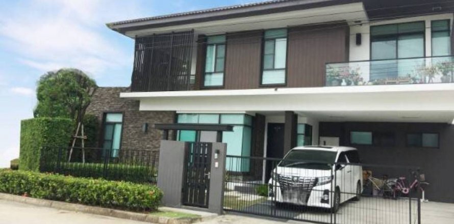 House in Bangkok, Thailand 4 bedrooms № 105234