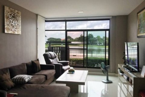 House in Bangkok, Thailand 4 bedrooms № 105234 - photo 3