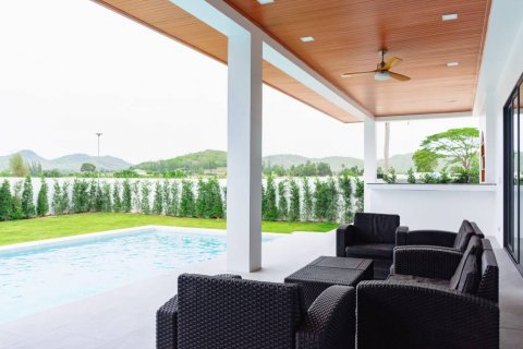 Villa in Hua Hin, Thailand 4 bedrooms № 124419 - photo 3
